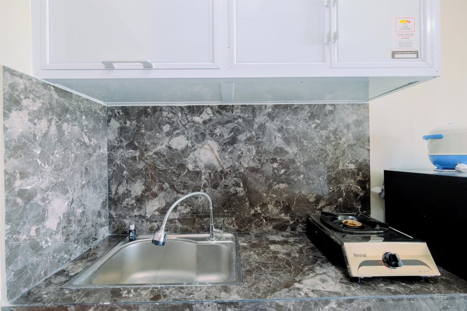 Studio | Private kitchen | Full-size fridge, stovetop, electric kettle