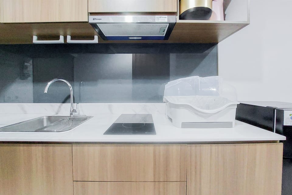 Apartment | Private kitchen | Full-size fridge, stovetop, electric kettle