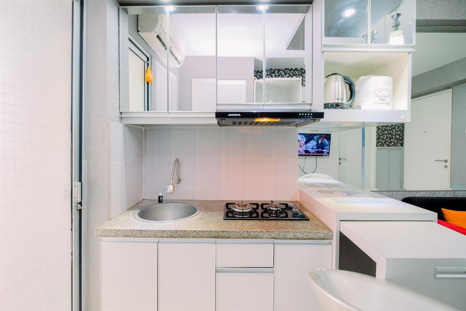 Apartment | Private kitchen | Fridge, stovetop, electric kettle, rice cooker