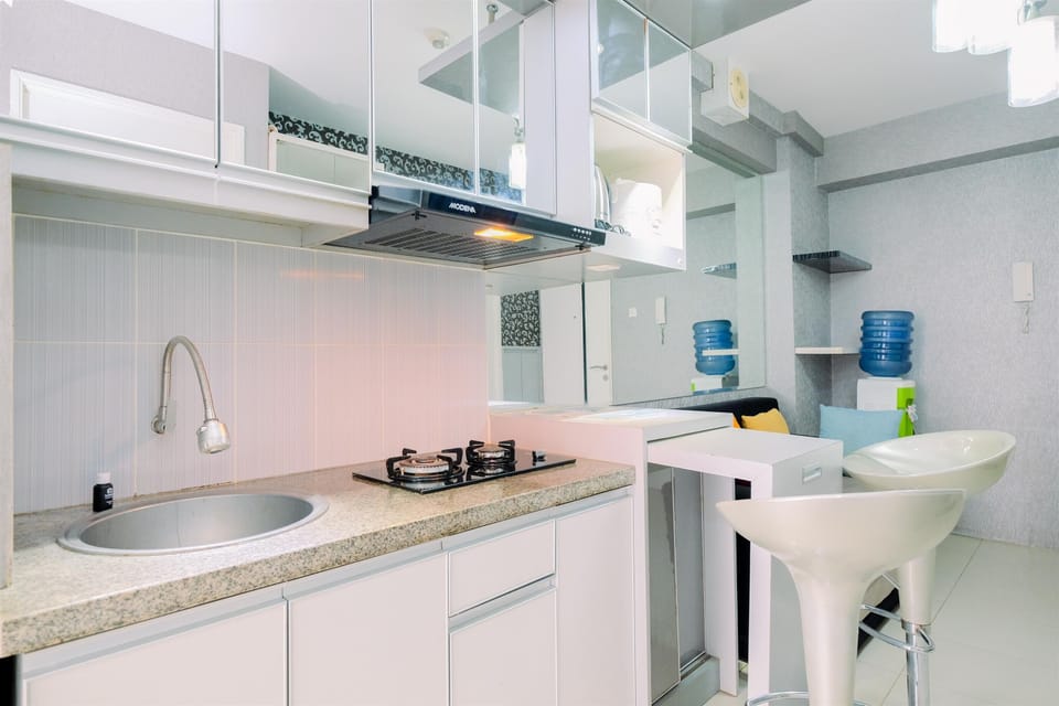 Apartment | Private kitchen | Fridge, stovetop, electric kettle, rice cooker