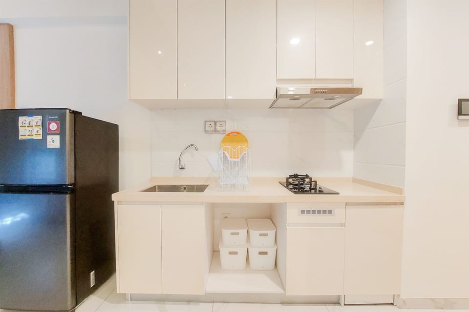 Apartment | Private kitchen | Fridge, stovetop, electric kettle, rice cooker