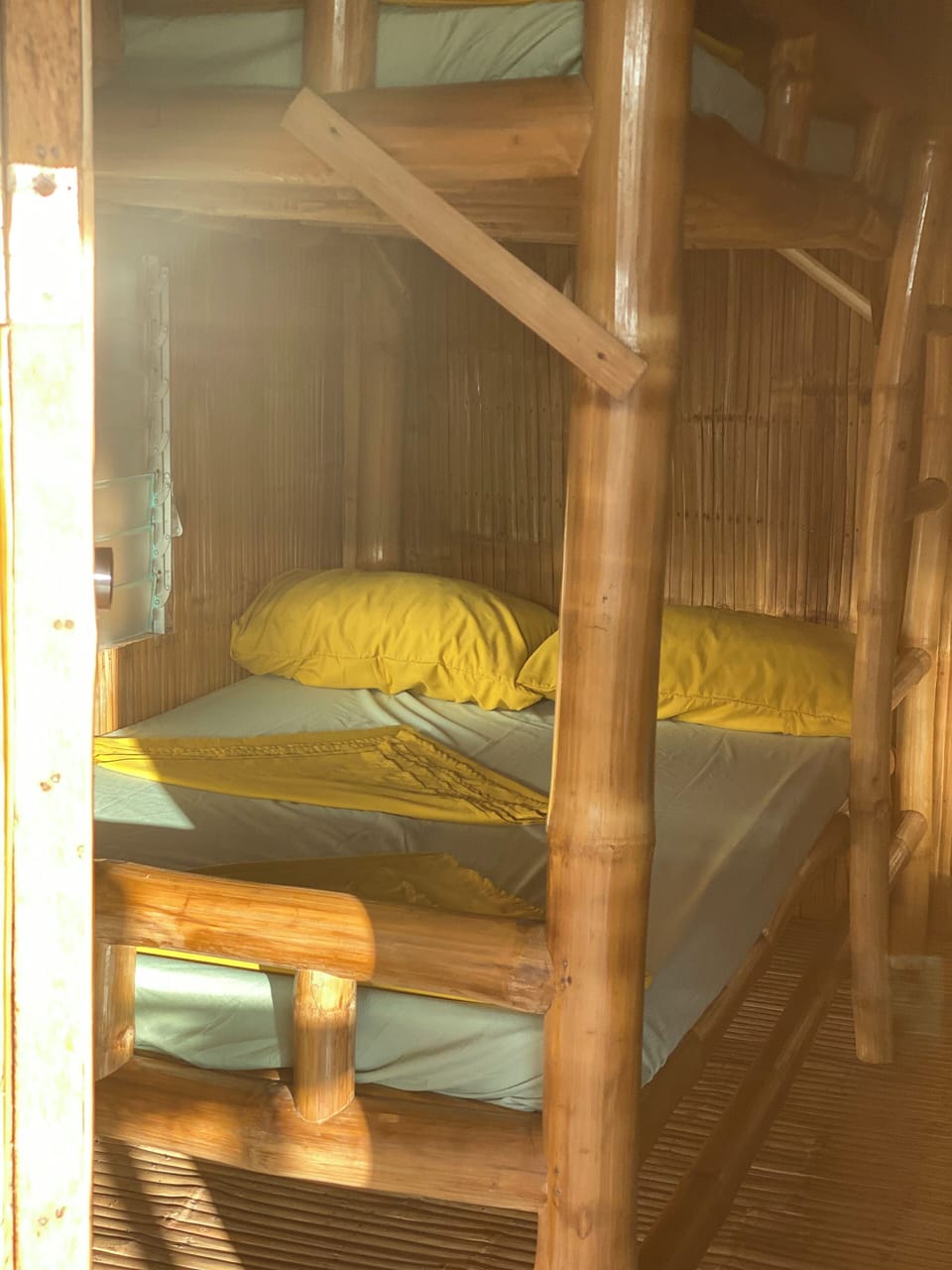 WiFi (free), bed sheets