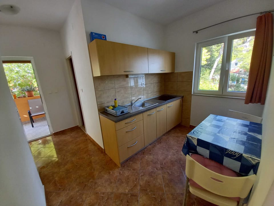 Apartment (Apartments Vinko Mljet- One-Bedroom A) | Private kitchen | Fridge