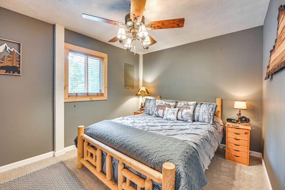 Murray Cabin w/ Hot Tub: Walk to Kentucky Lake! Cottage in Lake Barkley