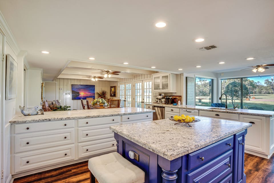 House (5 Bedrooms) | Interior