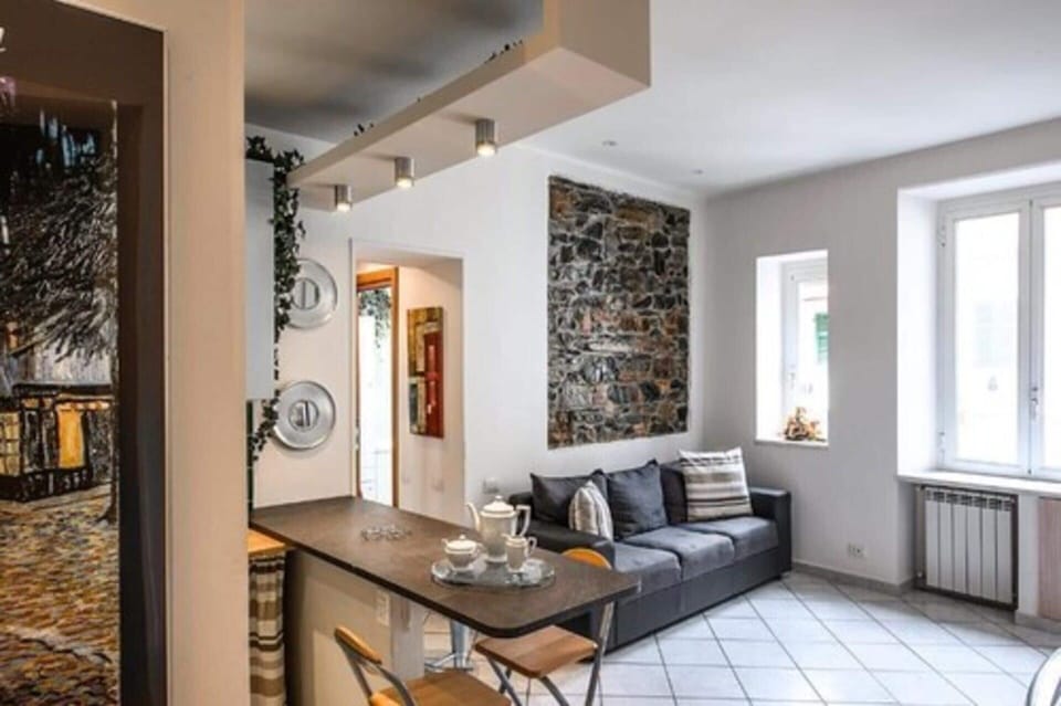 Design Apartment | Living area | 40-inch flat-screen TV with satellite channels