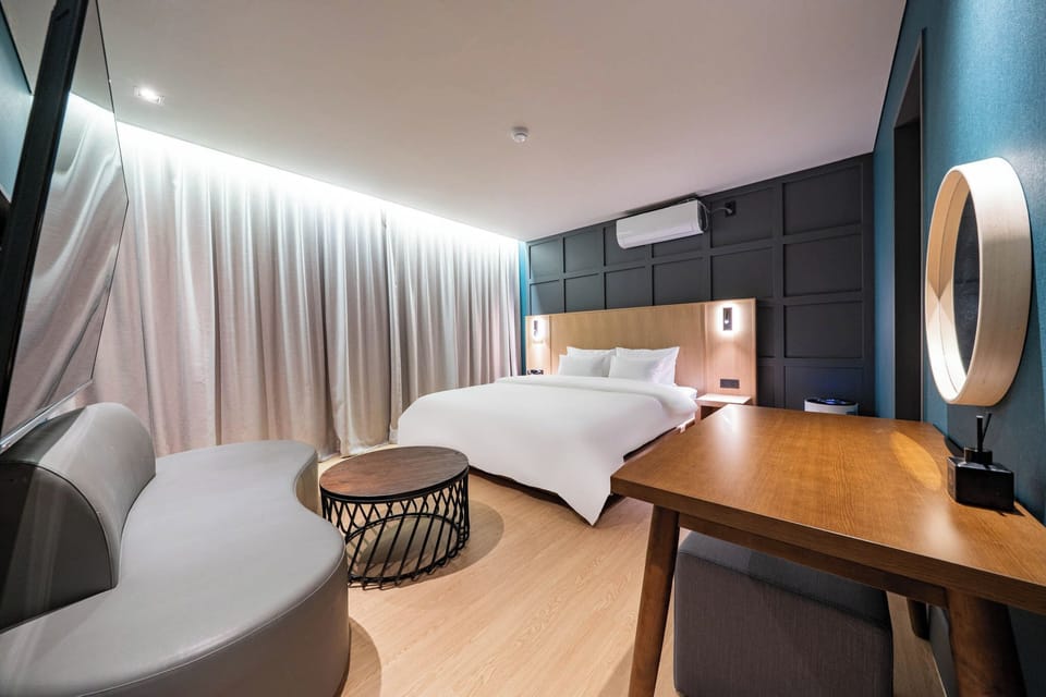 Superior Suite | Premium bedding, down comforters, memory foam beds, free minibar