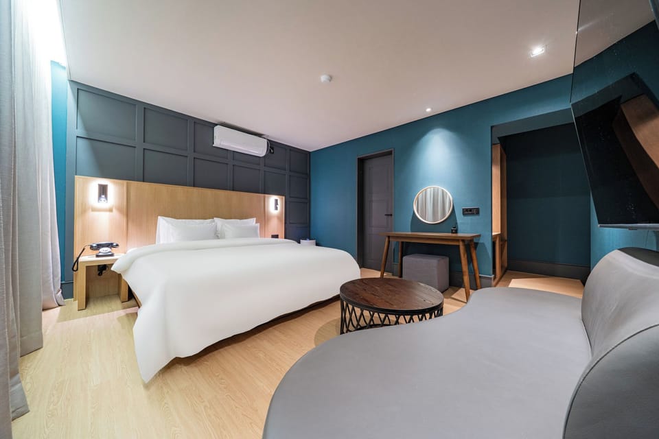 Superior Suite | Premium bedding, down comforters, memory foam beds, free minibar