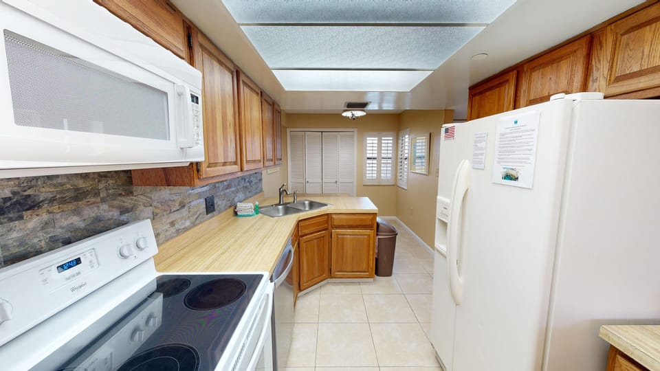 Condo, 2 Bedrooms | Private kitchen | Coffee/tea maker, fridge, oven, toaster