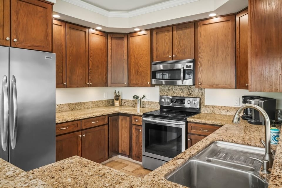 House, 4 Bedrooms | Private kitchen | Coffee/tea maker, fridge, oven, stovetop