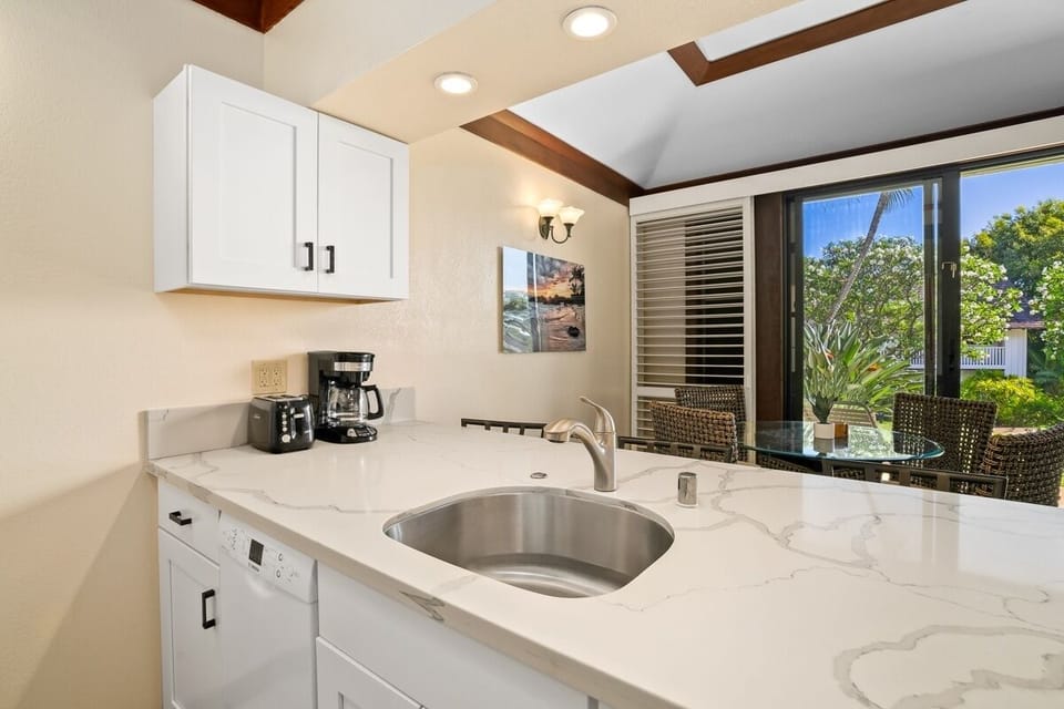 Condo, 1 Bedroom | Private kitchen | Coffee/tea maker, fridge, oven, toaster
