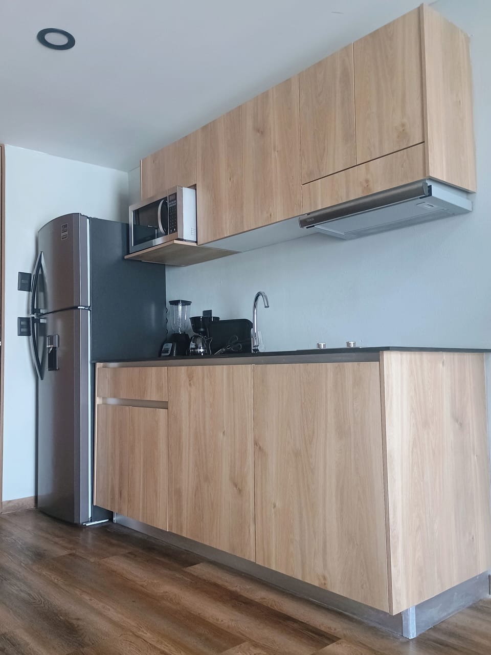 Private kitchen | Fridge, microwave, stovetop, coffee/tea maker
