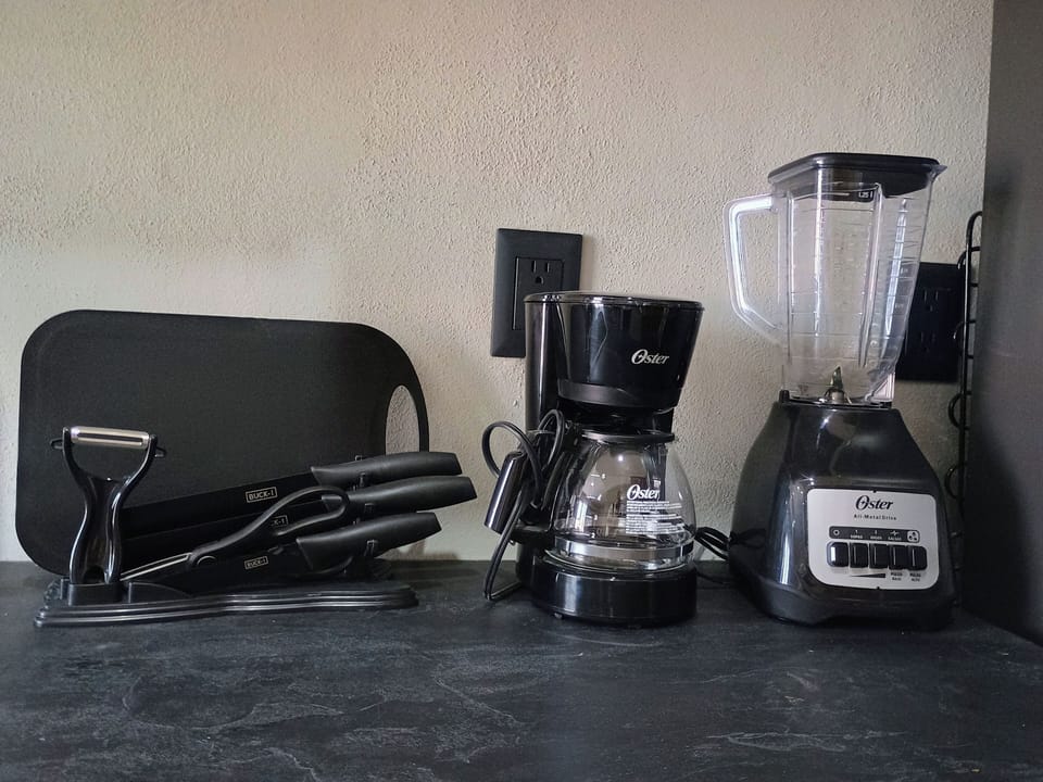Private kitchen | Fridge, microwave, stovetop, coffee/tea maker