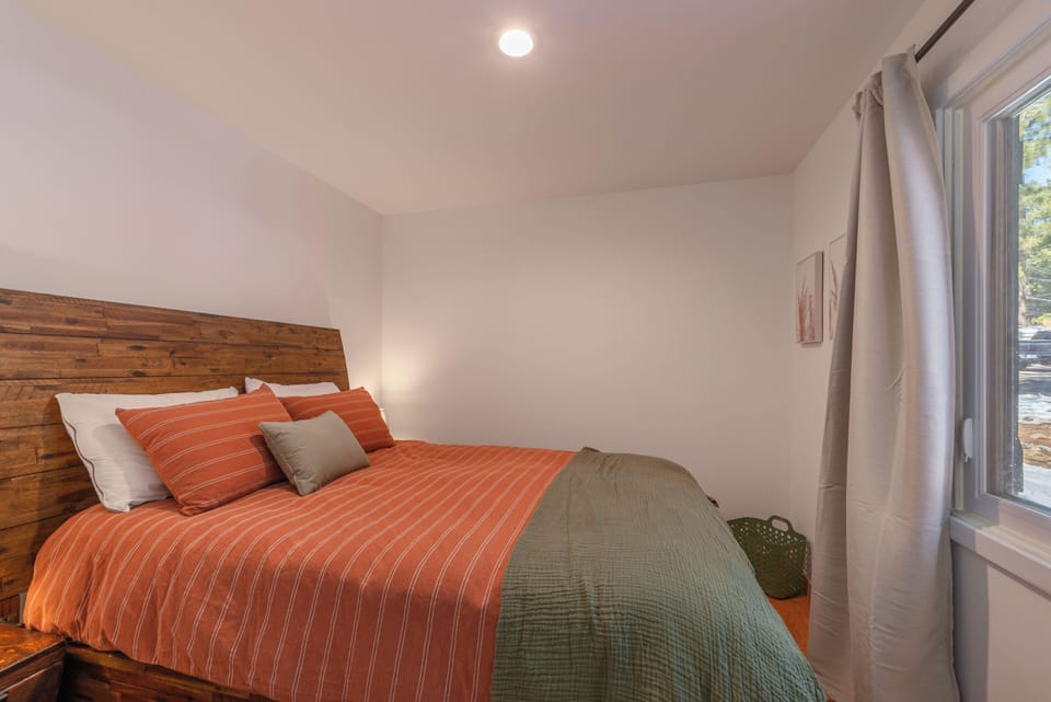 3 bedrooms, iron/ironing board, free WiFi