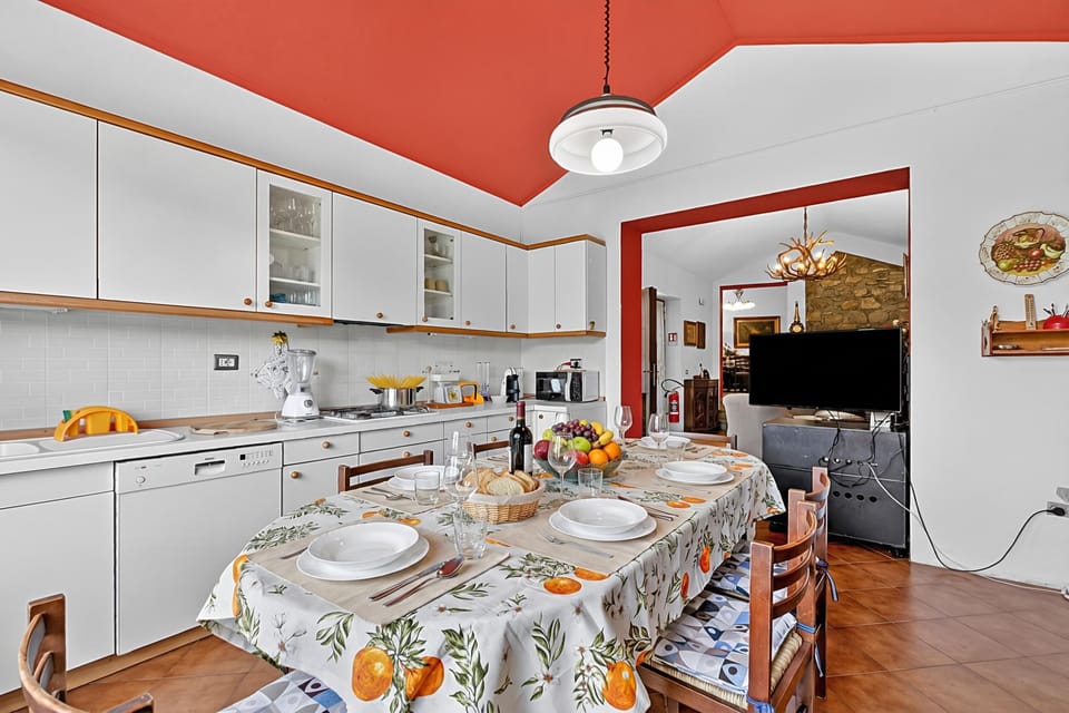 Standard House, 2 Bedrooms, Fireplace, Mountainside (Casa Sant'Anna with Pool - in) | Dining