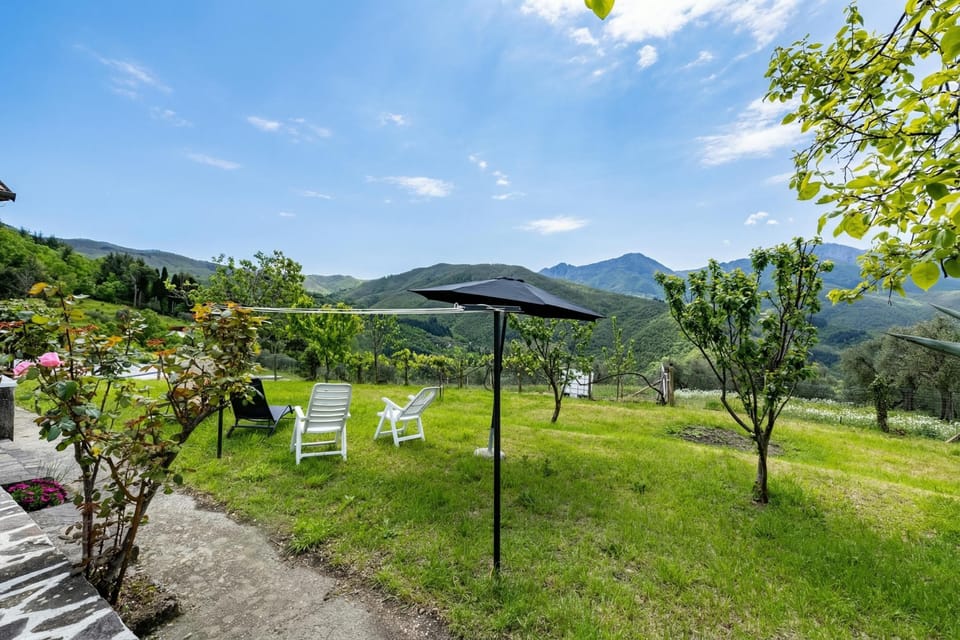 Standard House, Multiple Bedrooms, Mountainside (Casa Sant'Anna - In Garfagnana) | Property grounds