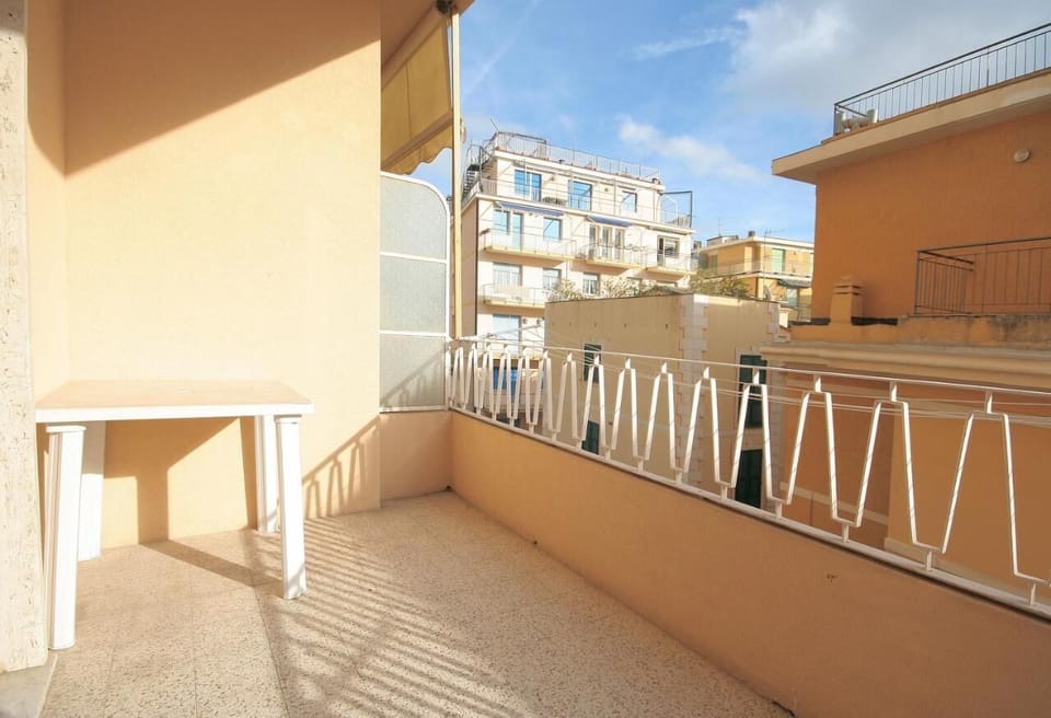 Apartment (2 Bedrooms) | Balcony