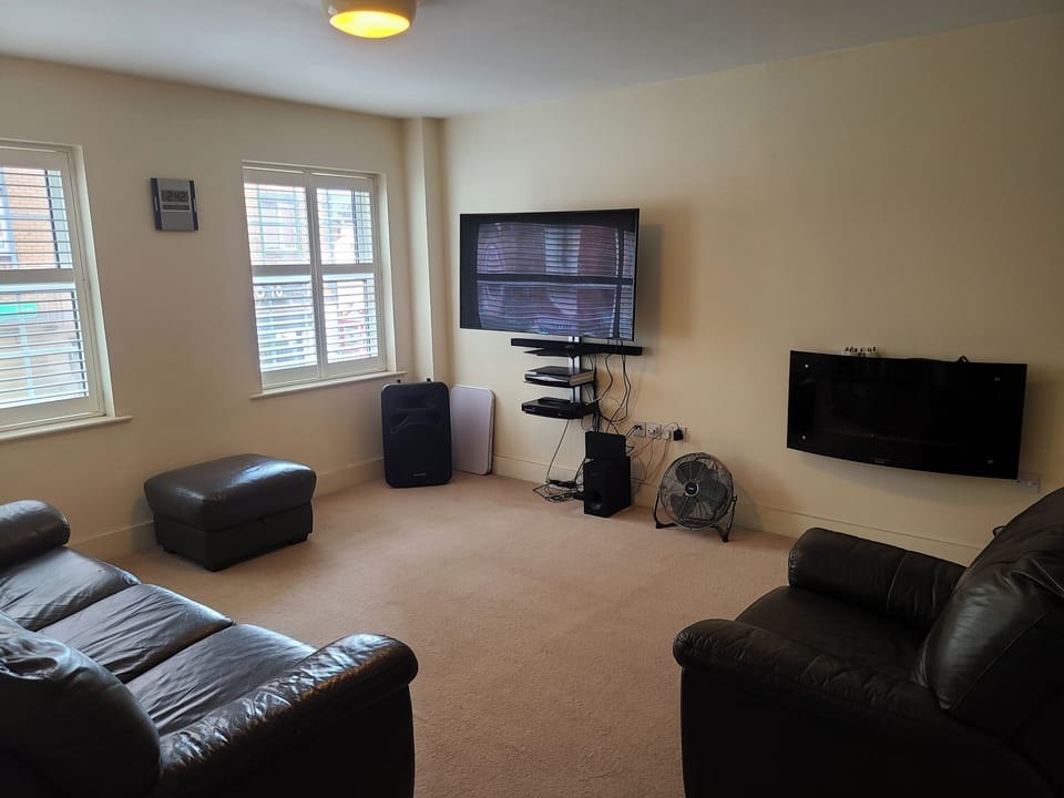 Apartment | Living area | TV