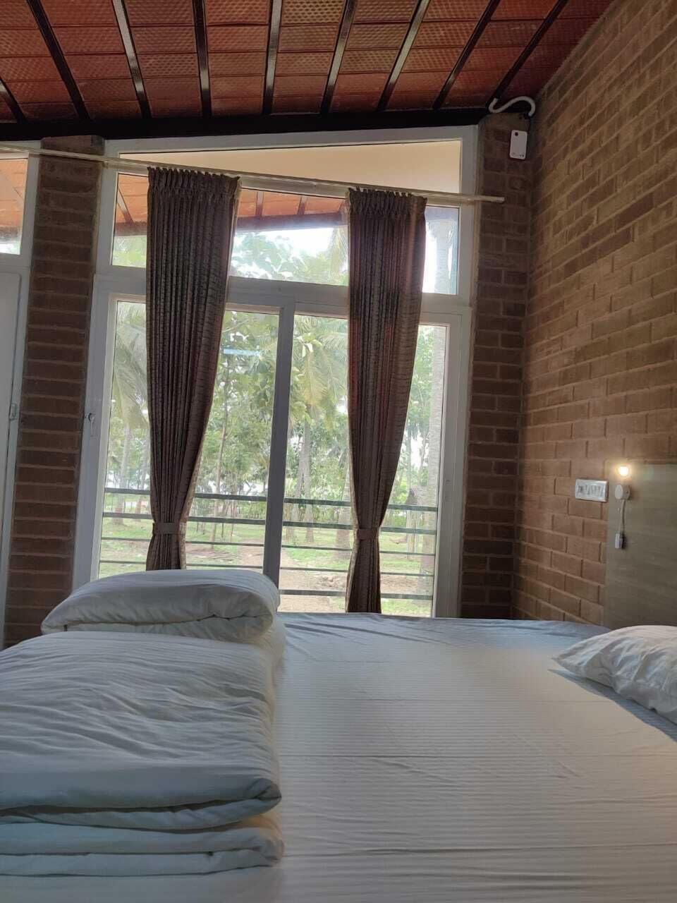 Lake View AC Earthen Cottage | WiFi (free)