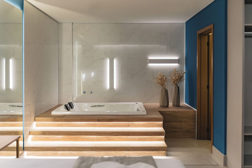 Luxury Suite, City View | Bathroom | Hair dryer, towels, soap, shampoo
