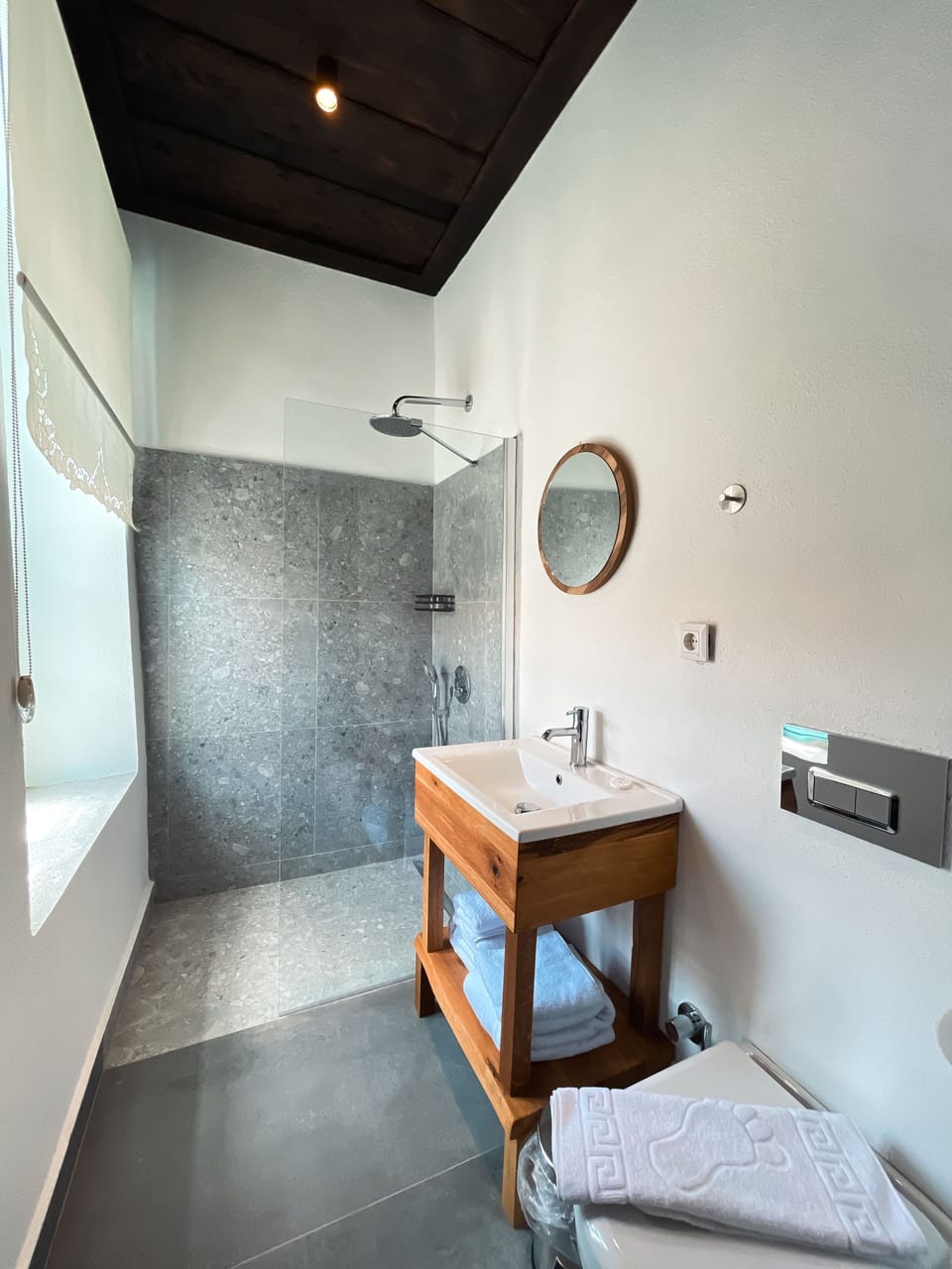 Exclusive Room, City View (Sofia) | Bathroom | Shower, rainfall showerhead, designer toiletries, slippers