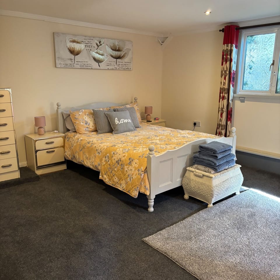 2 Bed Barn - Sleeps 4 - Pets - Parking - Wifi House in England