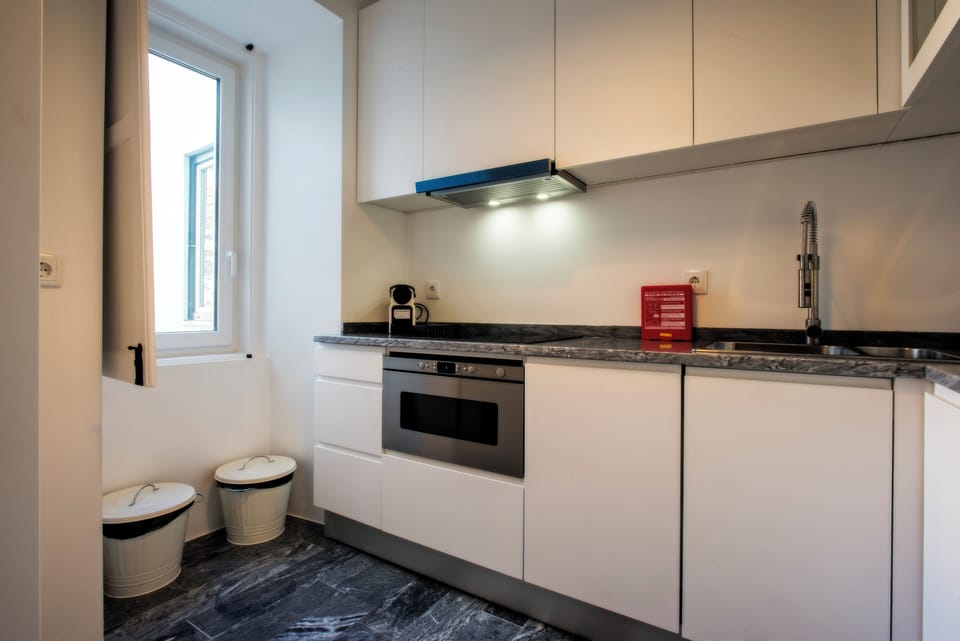 Deluxe Apartment, 3 Bedrooms, Kitchen, Garden Area | Private kitchen | Fridge, microwave, oven, stovetop