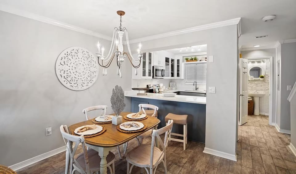 House, Multiple Beds (Portside SG2- Seabreeze Townhome) | Dining