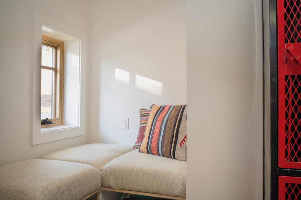 Soundproofing, free WiFi