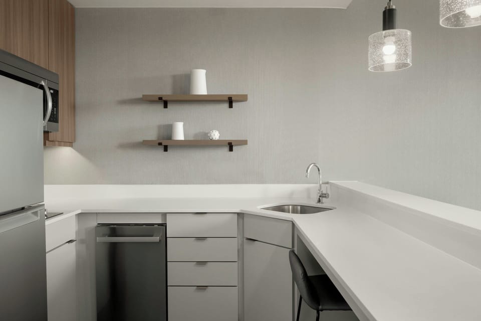 Full-size fridge, microwave, stovetop, dishwasher