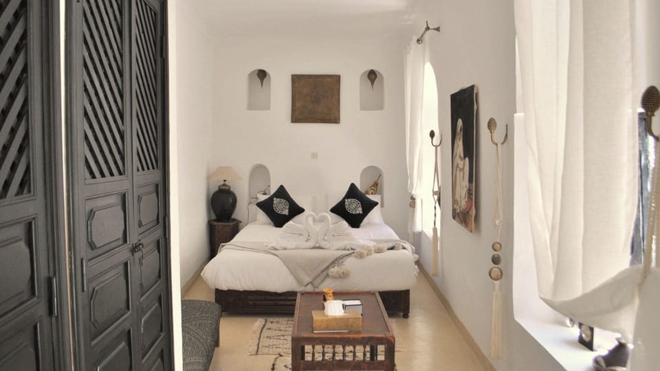 Superior Suite | Premium bedding, WiFi (free), individually decorated
