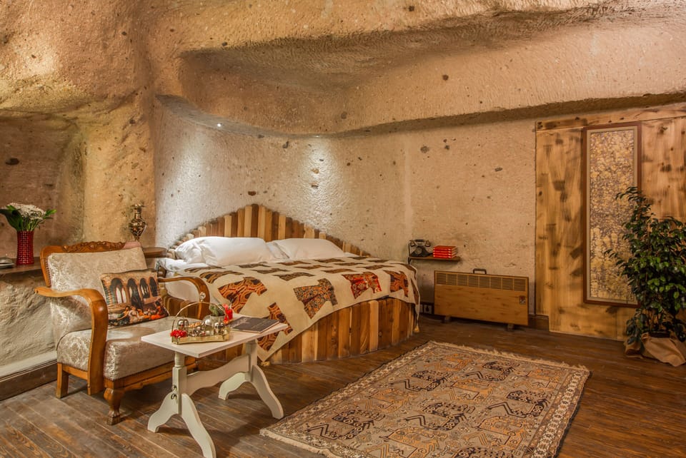 Imperial Pool Cave Suite | Minibar, in-room safe, individually decorated, individually furnished