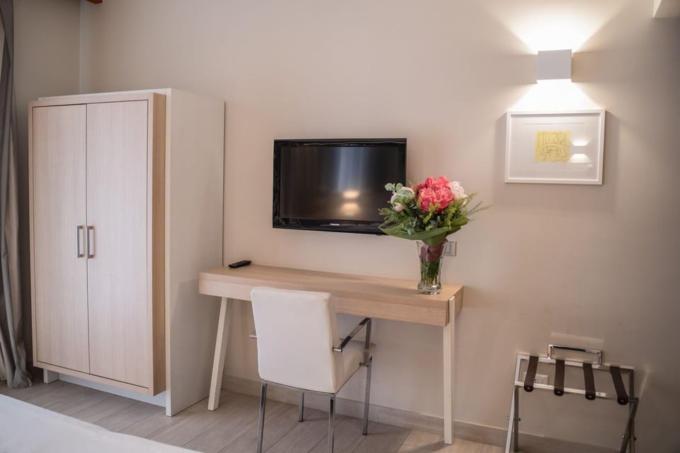 Superior Double Room | Minibar, in-room safe, desk, soundproofing