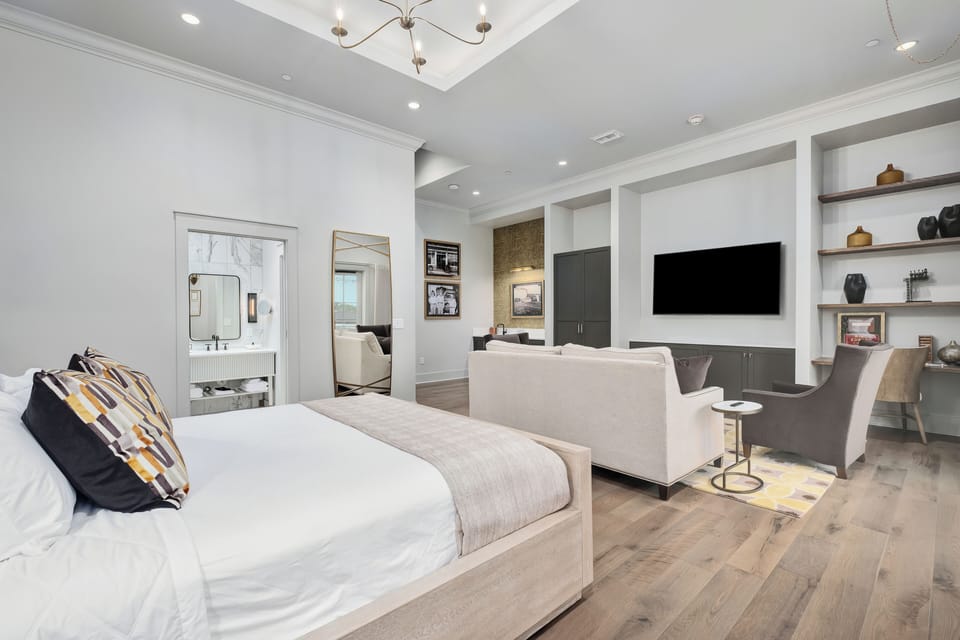 Luxury Suite, City View | 1 bedroom, premium bedding, pillowtop beds, free minibar items
