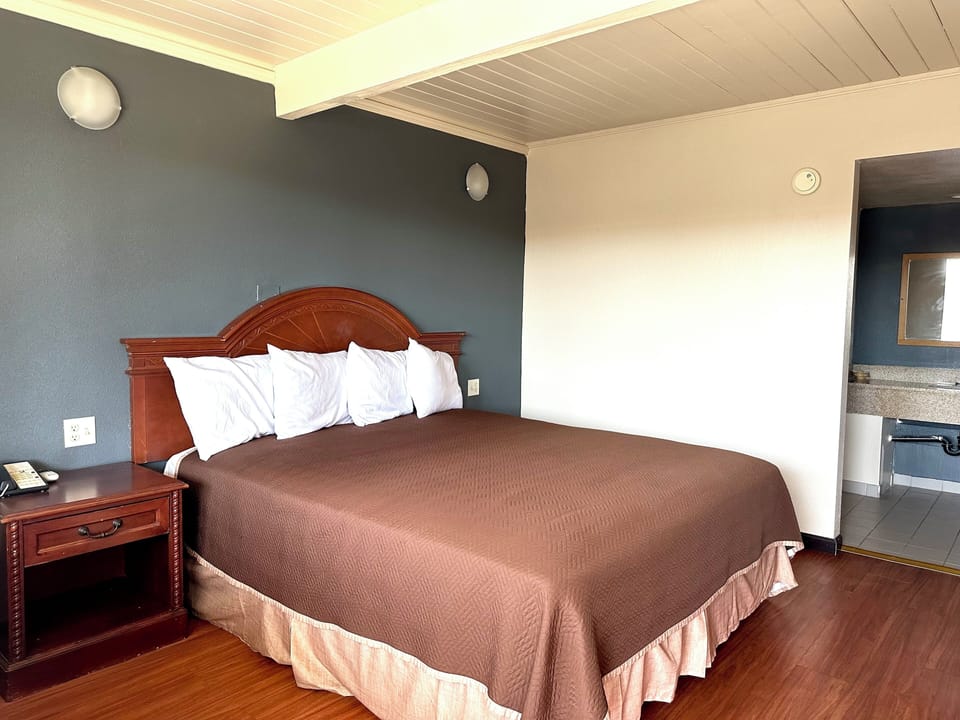 Individually furnished, desk, soundproofing, free WiFi