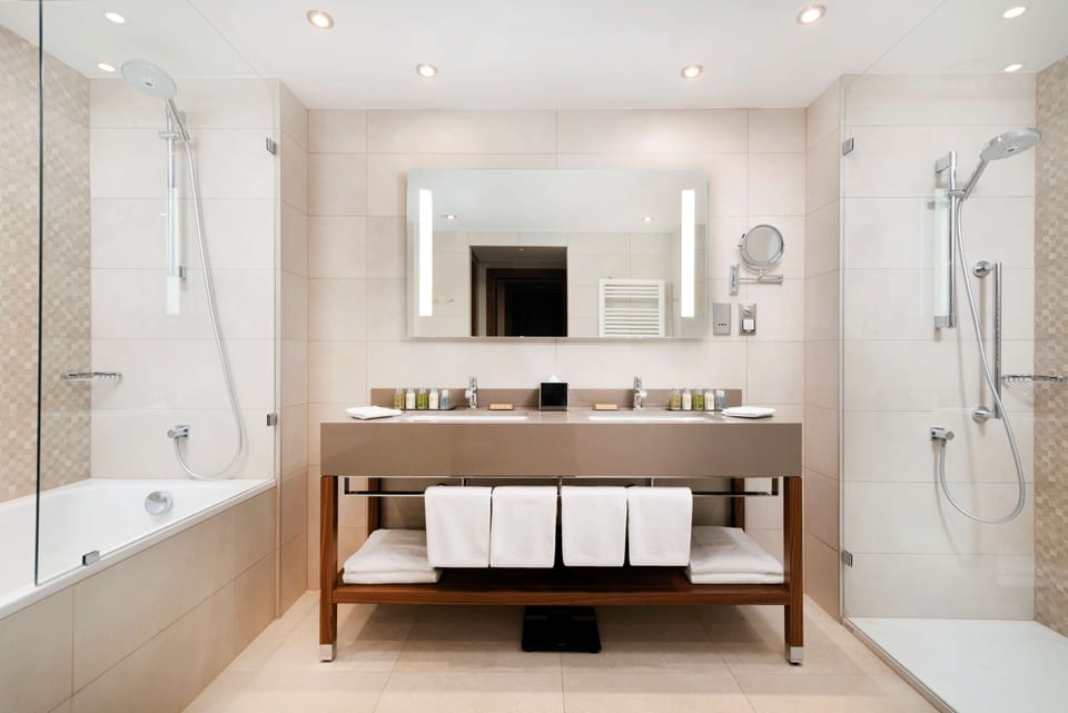 Presidential Suite, 1 King Bed, Non Smoking | Bathroom | Hair dryer, towels, soap, shampoo