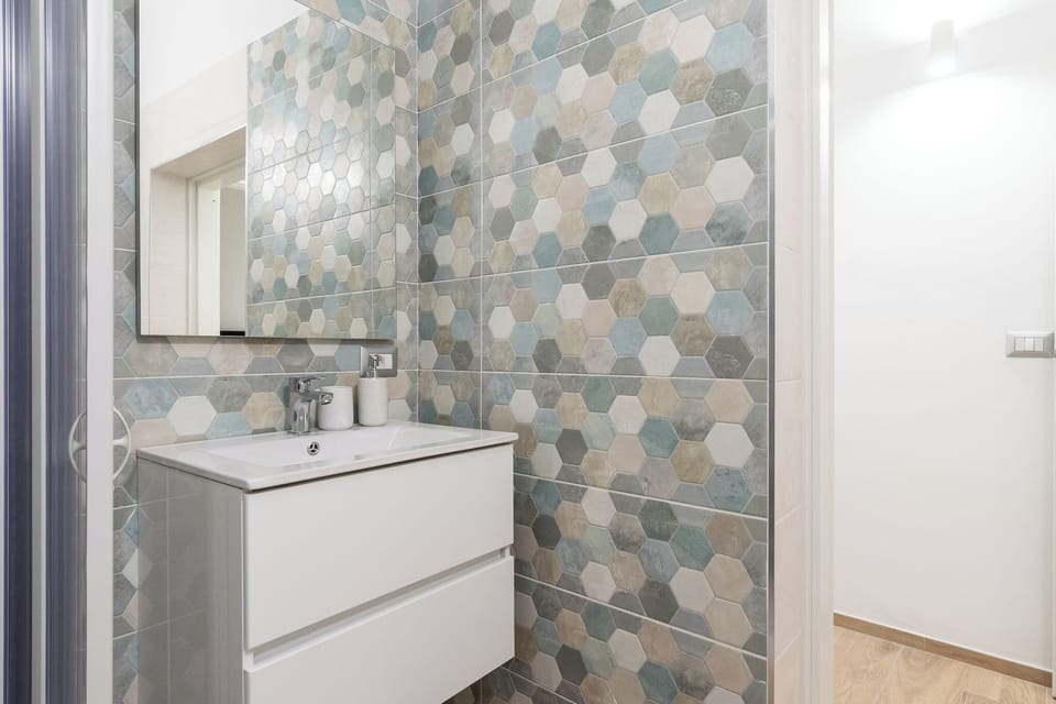 Basic Double Room, 1 Queen Bed, Private Bathroom | Bathroom | Shower, hair dryer, bidet, towels