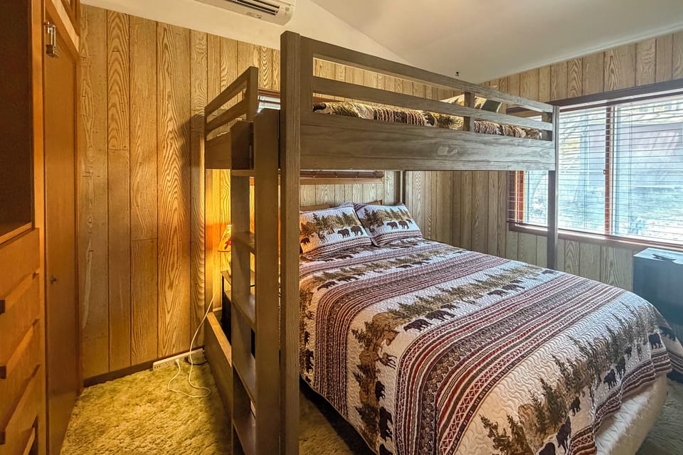 Waterfront Spirit Lake Cabin w/ Boat Rental! Cottage in Minnesota