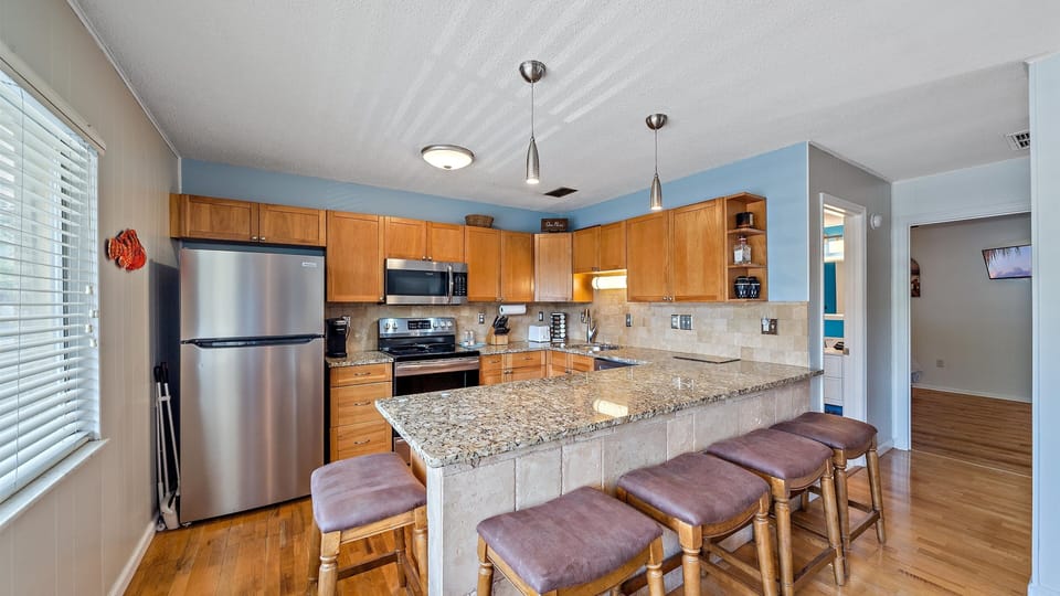 Condo, 2 Bedrooms | Private kitchen | Fridge, oven, coffee/tea maker, toaster