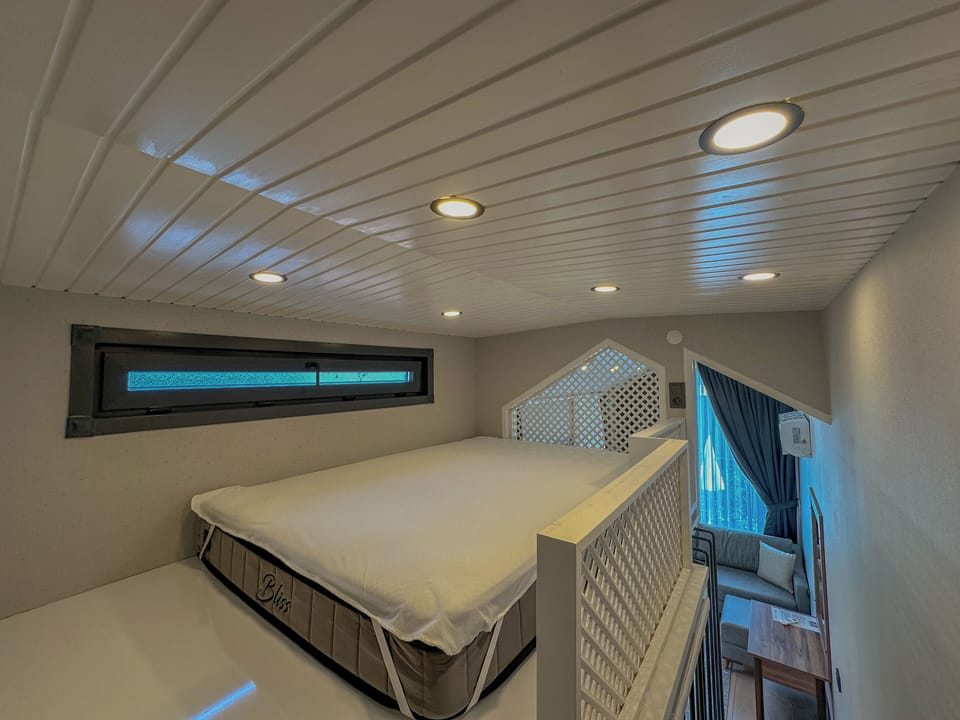 Basic Bungalow | Premium bedding, minibar, soundproofing, free WiFi