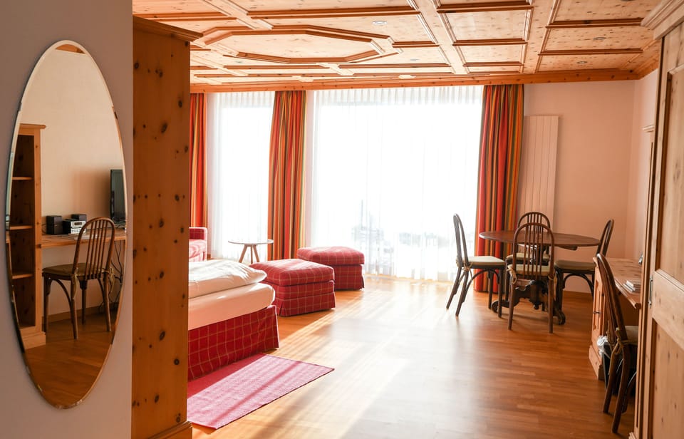 Junior Suite | Minibar, in-room safe, desk, free WiFi