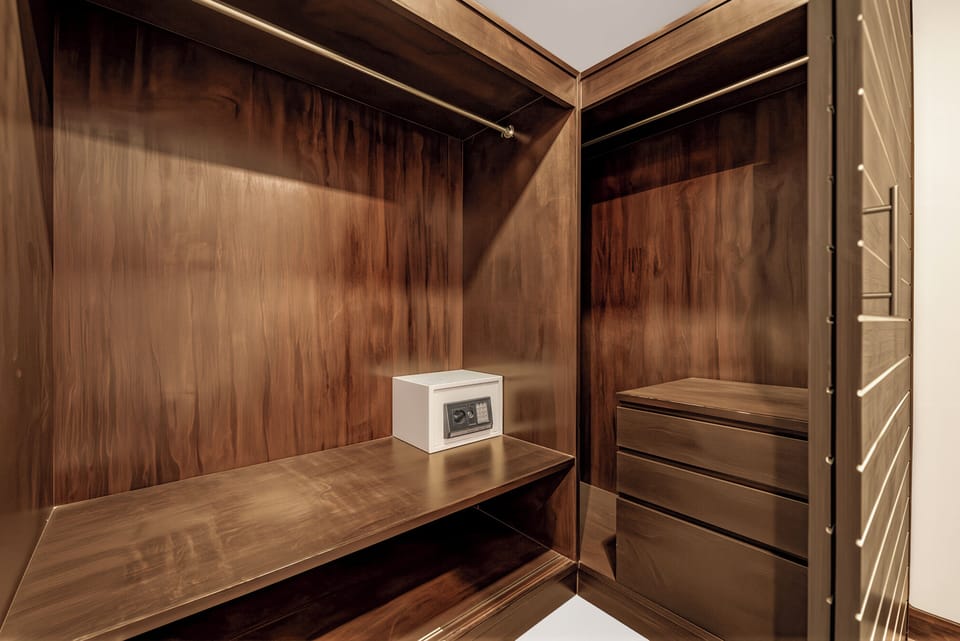 Superior Twin Room | Premium bedding, in-room safe, desk, WiFi (free)