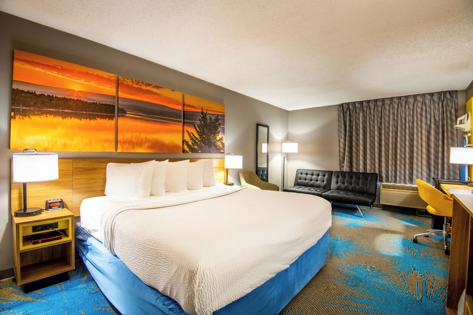 Standard Room, 1 King Bed | In-room safe, desk, iron/ironing board, free cribs/infant beds