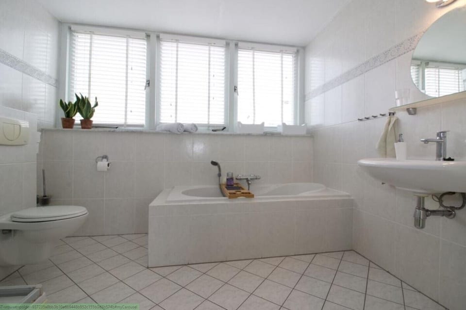 Deluxe Double Room, Garden View | Bathroom