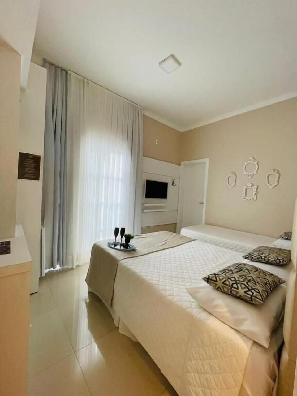 Triple Room | In-room safe, blackout drapes, soundproofing, free WiFi