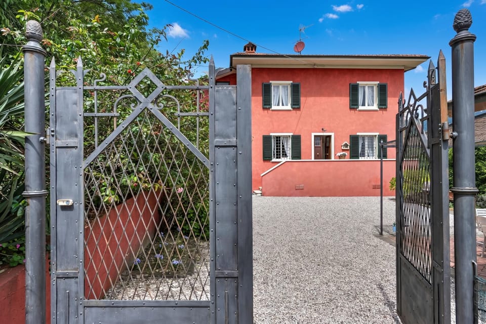 Family House, Multiple Bedrooms, 2 Bathrooms, Mountainside (Villa Ortensie Garden with amazing) | Exterior