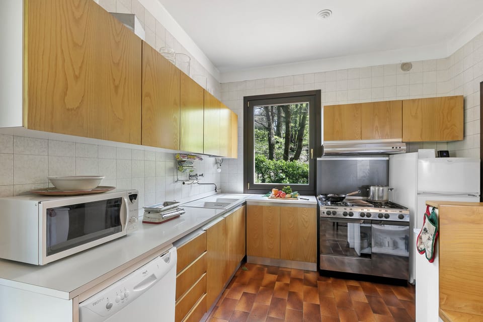 Family Villa, Multiple Bedrooms, 2 Bathrooms, Mountainside (Three Lakes Villa Varese) | Private kitchen | Fridge, microwave, oven, stovetop
