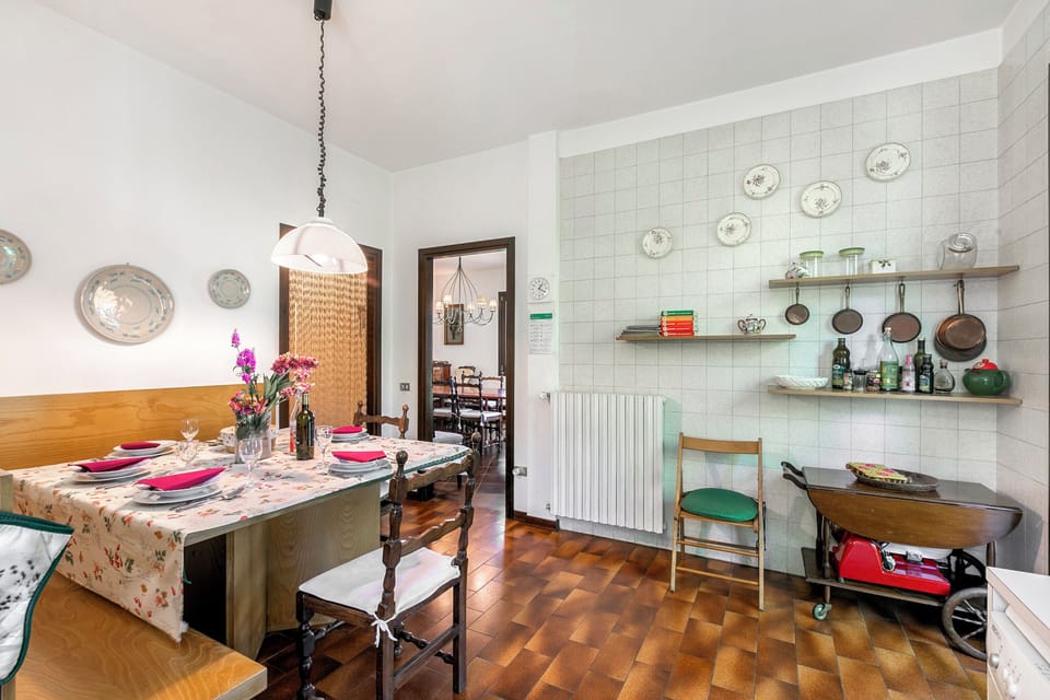 Family Villa, Multiple Bedrooms, 2 Bathrooms, Mountainside (Three Lakes Villa Varese) | Dining