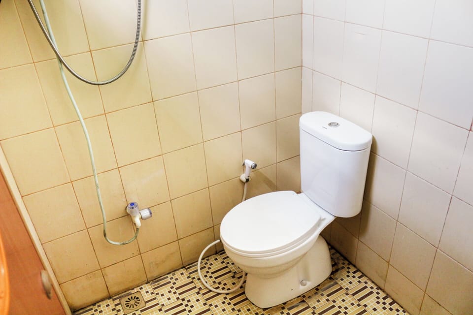 Standard Suite | Bathroom | Shower, towels, soap
