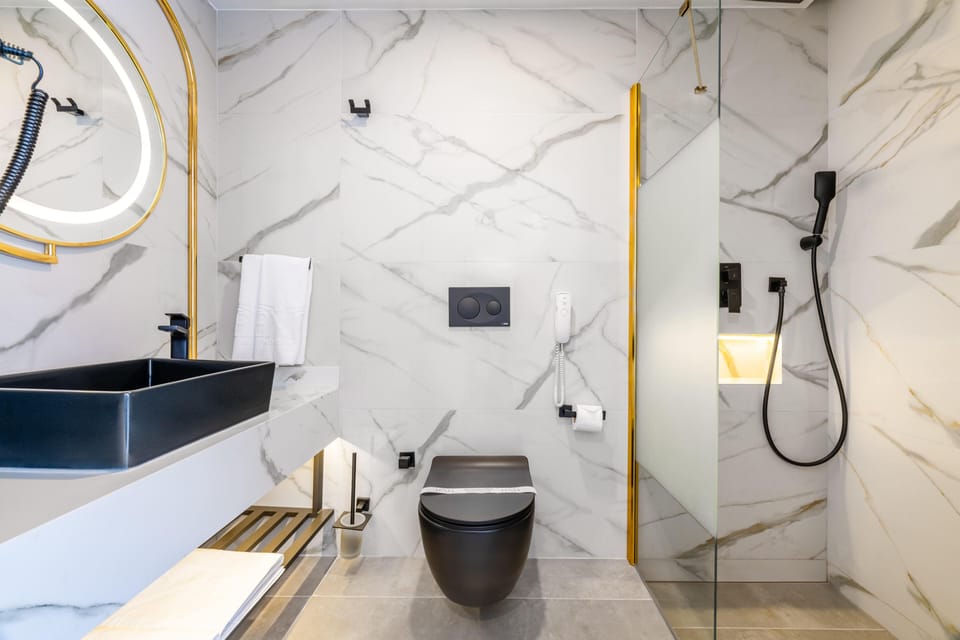 Standard Double or Twin Room, 1 Bedroom, City View | Bathroom | Shower, free toiletries, hair dryer, slippers